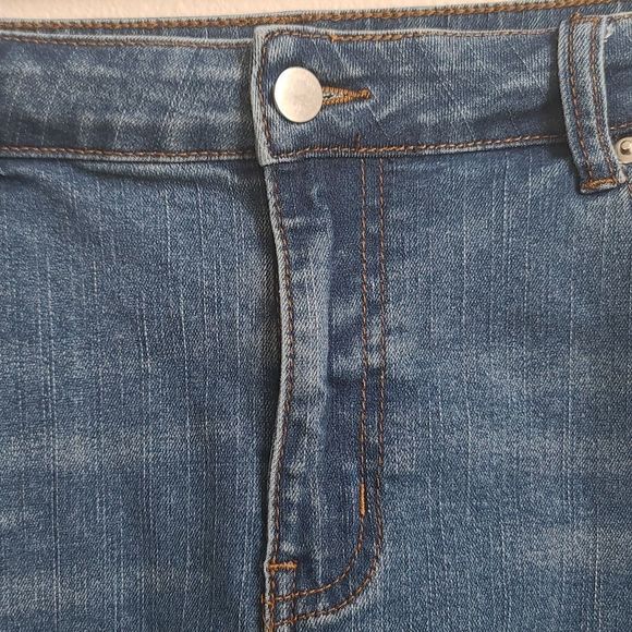 PLUS SIZE SHEIN WOMAN'S JEAN SHORTS - Picture 2 of 10